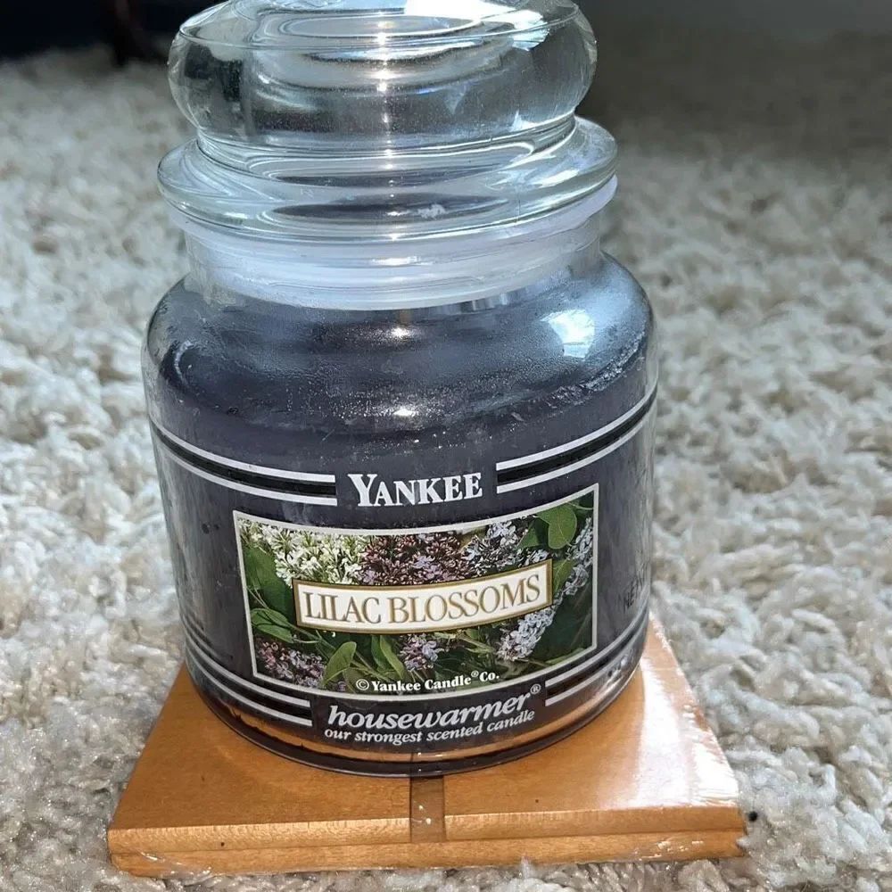 Yankee Candle Lilac Blossoms 14.5 oz Retired Rare Black Band Purple